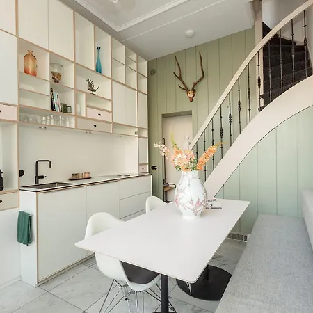 The Red Ox - Super Canal View