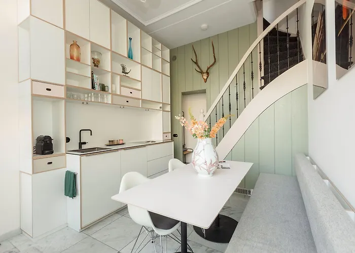 The Red Ox - Super Canal View